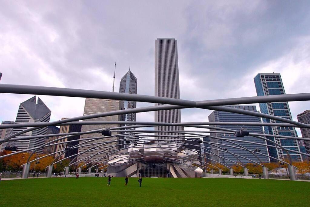 Mccormick Place Beautiful 2Br Apartment With Optional Parking Sleeps Up To 8 Near Soldier Field, Grant Park And Lakefront Trail Chicago Exterior photo